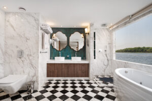 jacuzzi-suite-bathroom-by-steib-pur-reisen